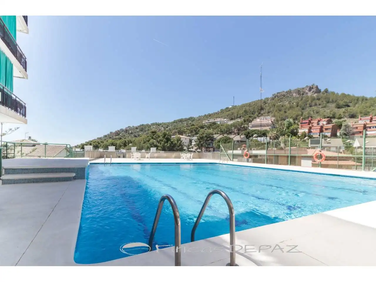 Piscina de Apartamento de alquiler en Castelldefels con Parquet, Terraza y Amueblado