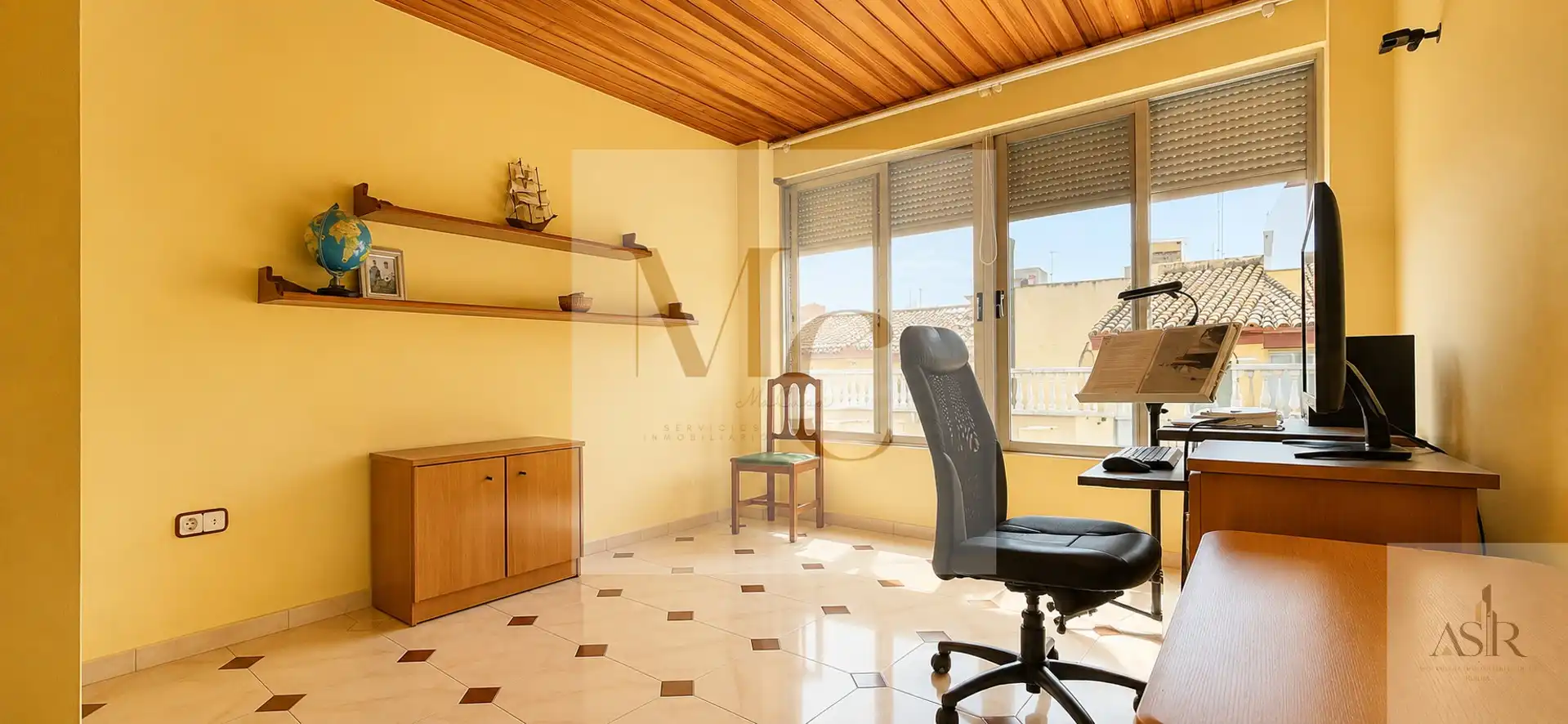 Houses for sale in Silla  with Storage room