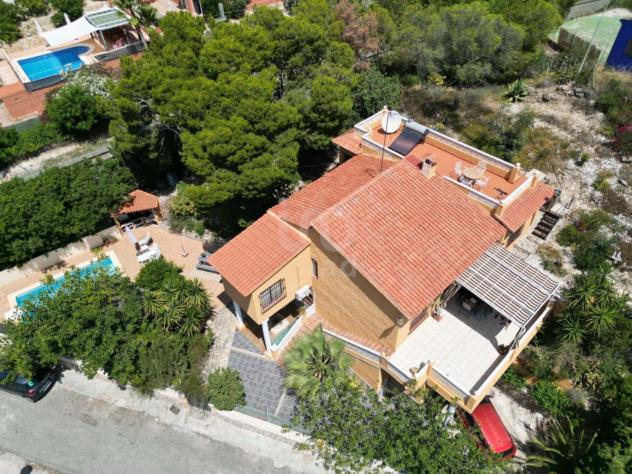 Vista exterior de Casa adosada en venda en El Campello amb Aire condicionat, Calefacció i Terrassa