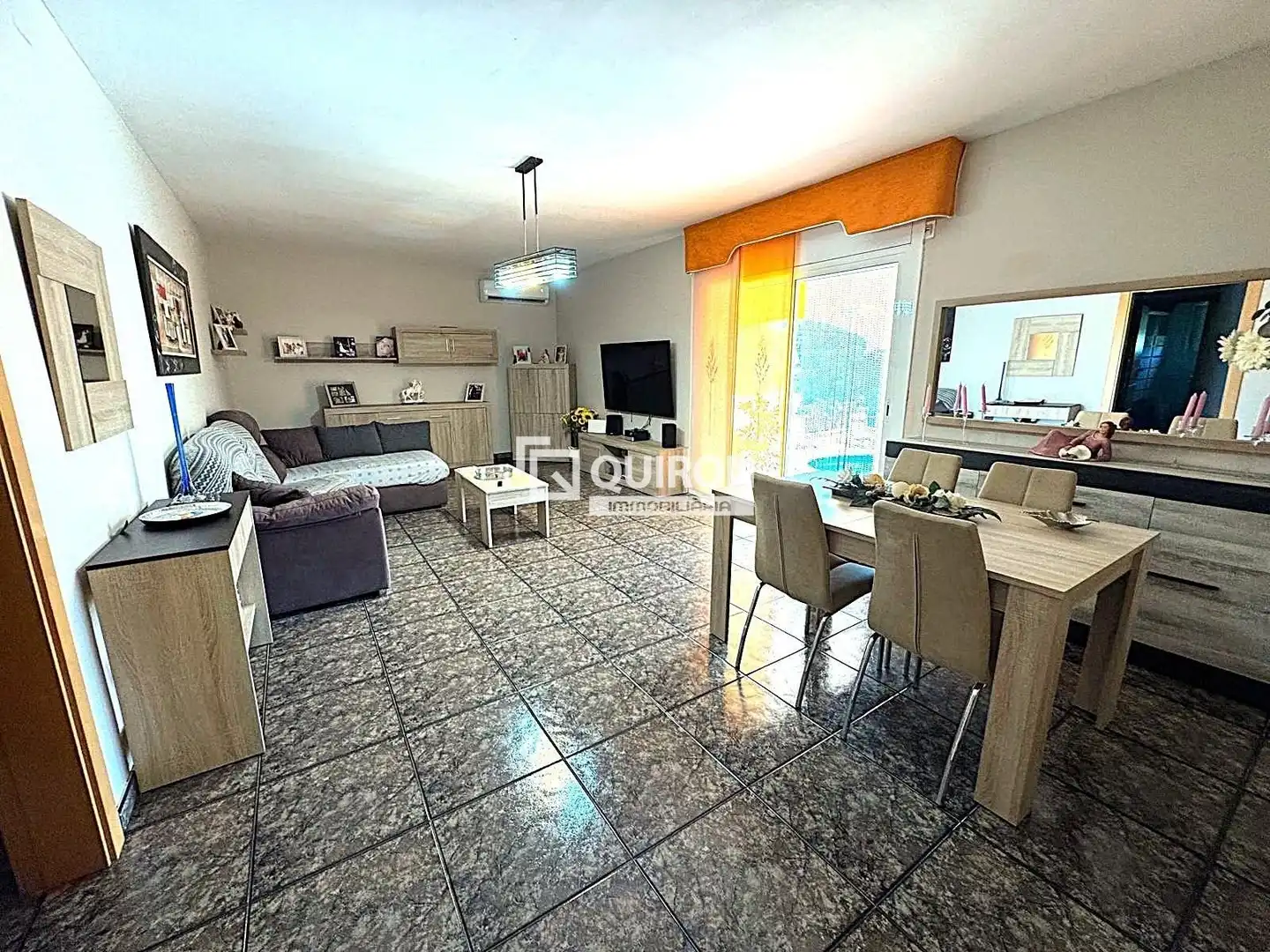 Sala de estar de Casa o chalet en venta en La Bisbal del Penedès con Aire acondicionado, Calefacción y Terraza