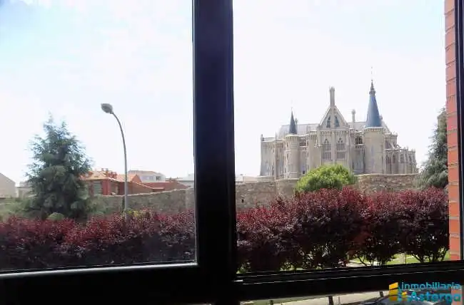 Außenansicht von Wohnung zur Miete in Astorga mit Heizung, Parkett und Terrasse