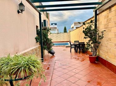 Casa bifamiliare con balcone in vendita a Centro