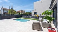 Swimming pool of Single-family semi-detached for sale in Cambrils  with Air Conditioner, Heating and Private garden