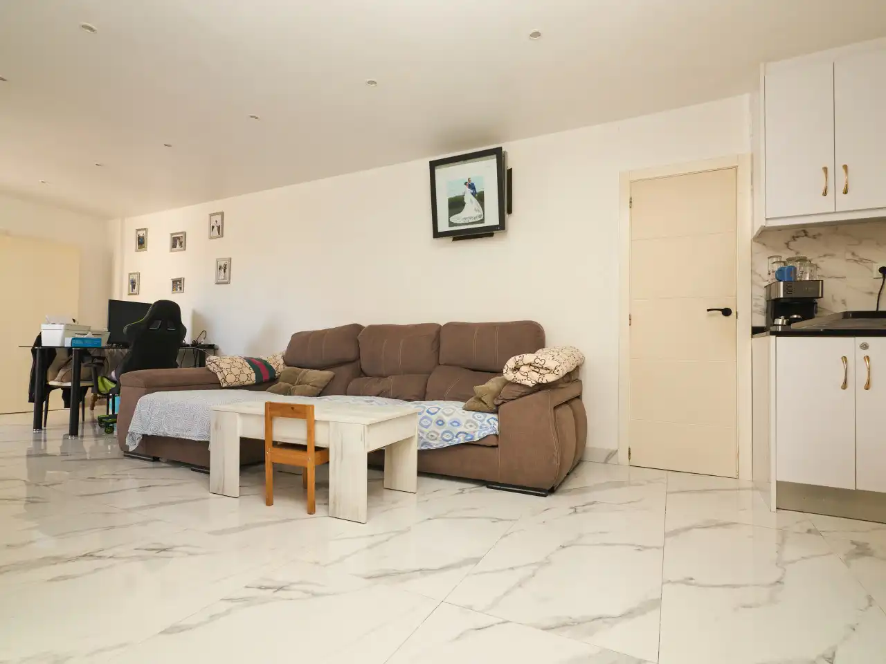 Sala d'estar de Casa o xalet en venda en Torrevieja amb Aire condicionat, Calefacció i Terrassa