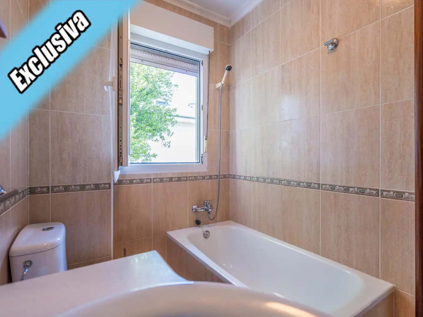 Bany de Casa o xalet en venda en Bárcena de Cicero amb Calefacció, Jardí privat i Terrassa