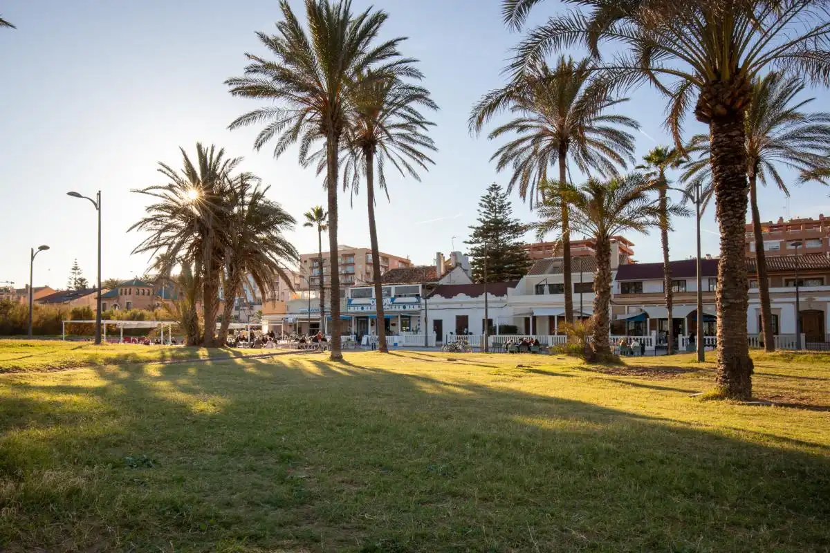 Außenansicht von Erdgeschoss zum Verkauf in Valencia mit Klimaanlage, Heizung und Terrasse