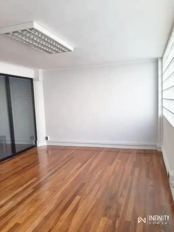 Office space with lift for sale in Indautxu