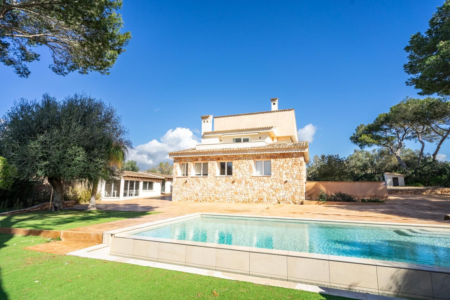 Vista exterior de Finca rústica en venda en  Palma de Mallorca amb Jardí privat, Terrassa i Piscina