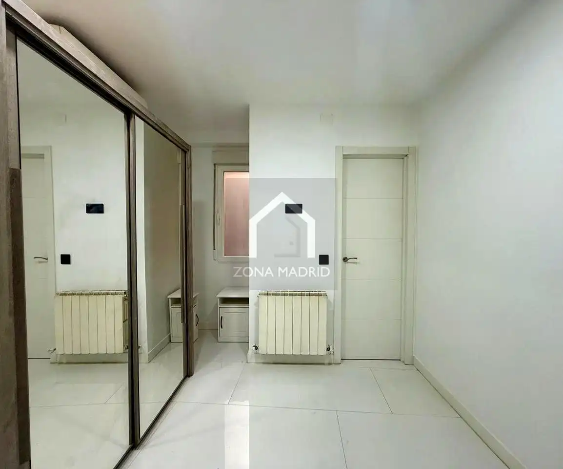 Habitación de Piso de alquiler en Madrid con Aire acondicionado y Amueblado