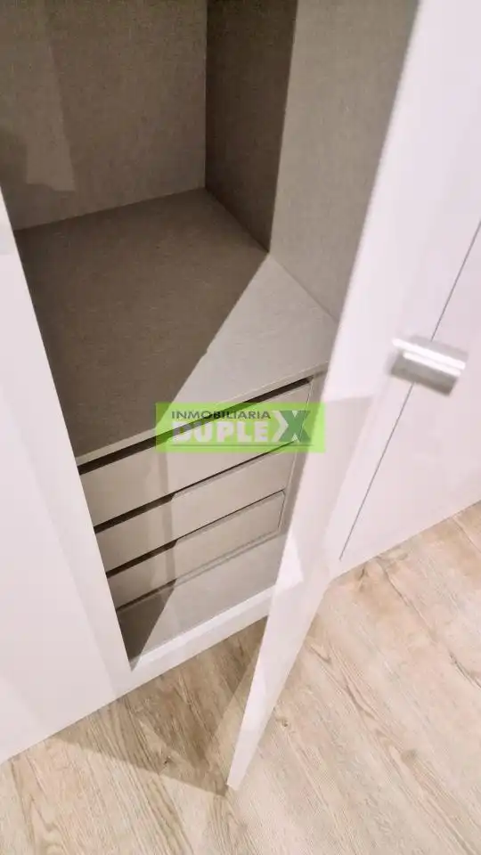 Habitación de Piso en venta en Pontevedra Capital  con Calefacción, Terraza y Balcón
