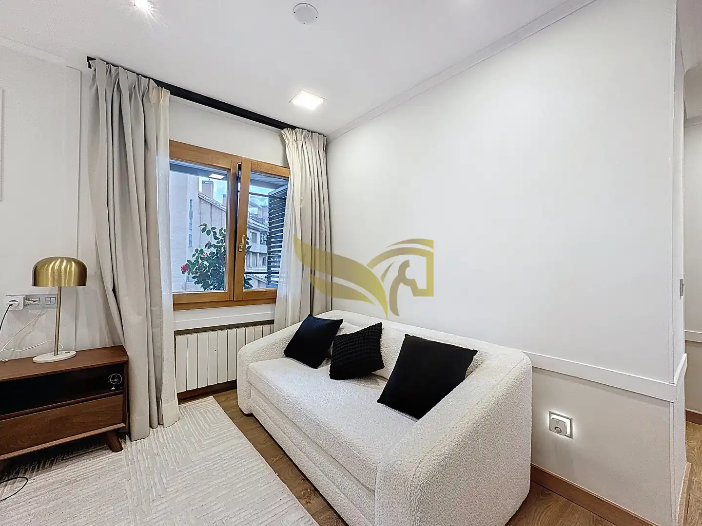 Sala d'estar de Casa adosada en venda en Pozuelo de Alarcón amb Aire condicionat, Calefacció i Terrassa