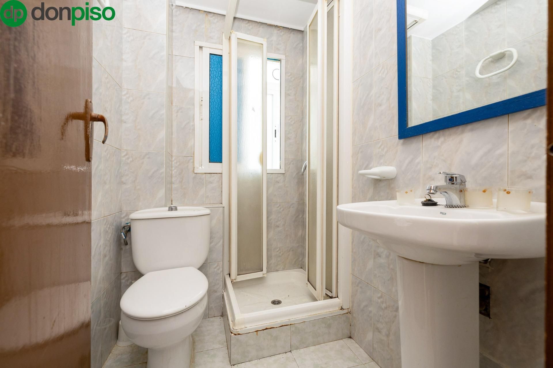 Bathroom of Flat for sale in  Granada Capital  with Balcony