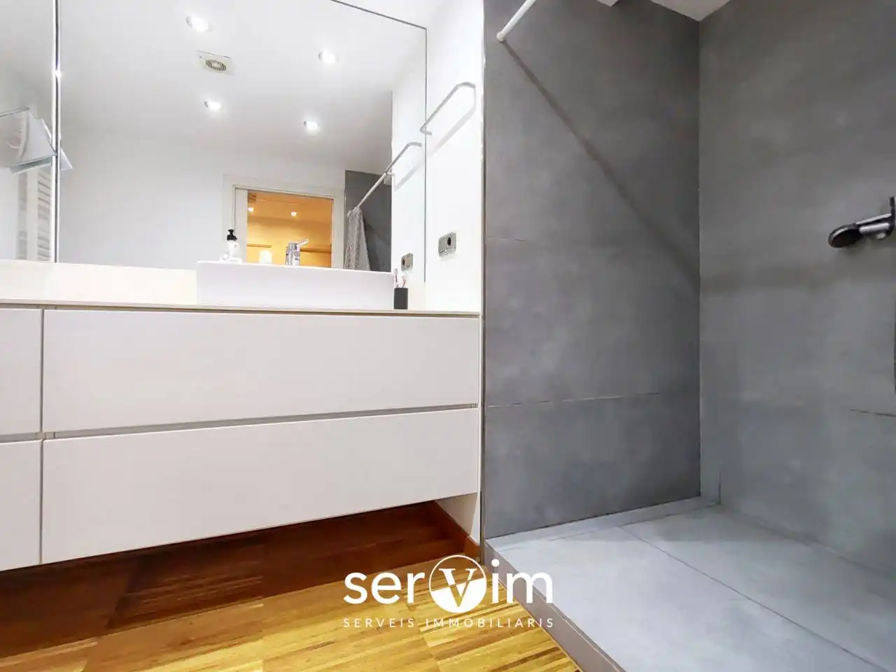 Bathroom of Flat for sale in Girona  with Heating