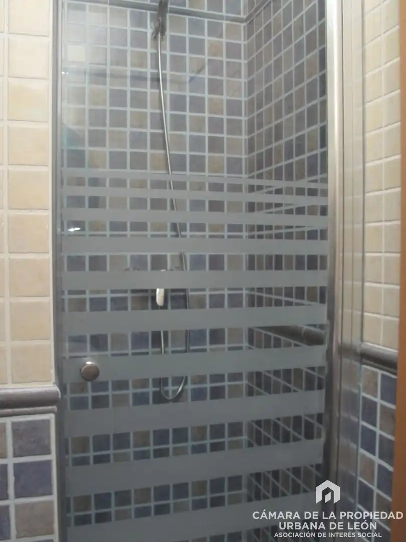 Bathroom of Flat for rent in León Capital   with Heating, Terrace and Furnished