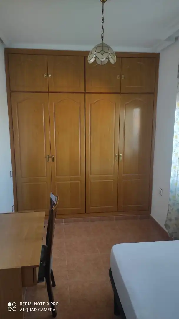 Dormitori de Apartament de lloguer en Cáceres amb Aire condicionat, Calefacció i Moblat
