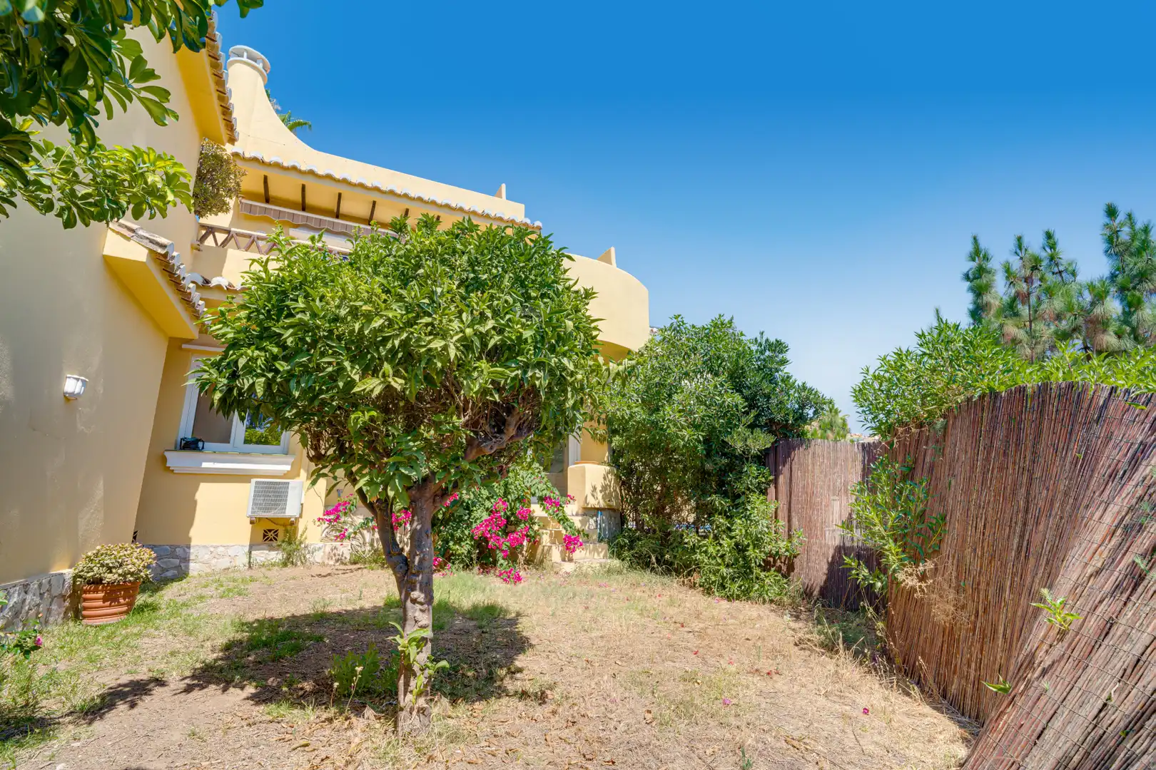 Jardí de Casa adosada en venda en Mijas amb Aire condicionat, Jardí privat i Terrassa