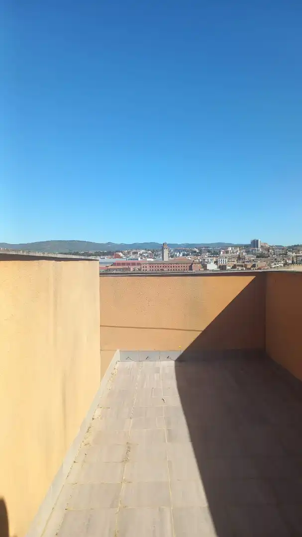 Vista exterior de Edifici en venda en Santa Margarida de Montbui amb Alarma