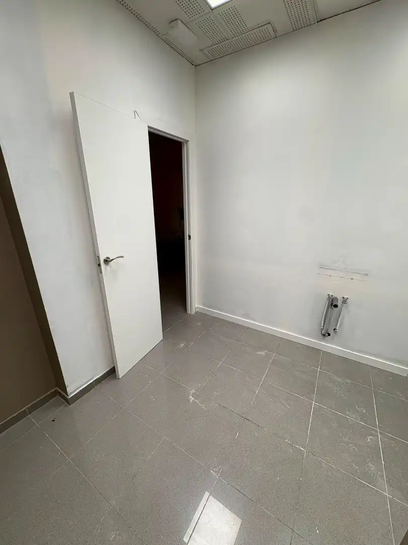 Commercial properties for rent in Girona  with Air Conditioner and Parquet flooring