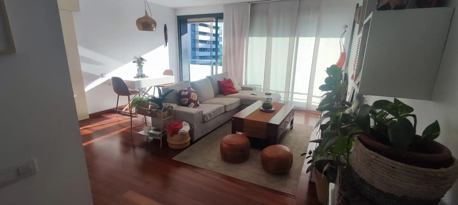 Sala de estar de Piso en venta en L'Hospitalet de Llobregat con Aire acondicionado, Calefacción y Parquet