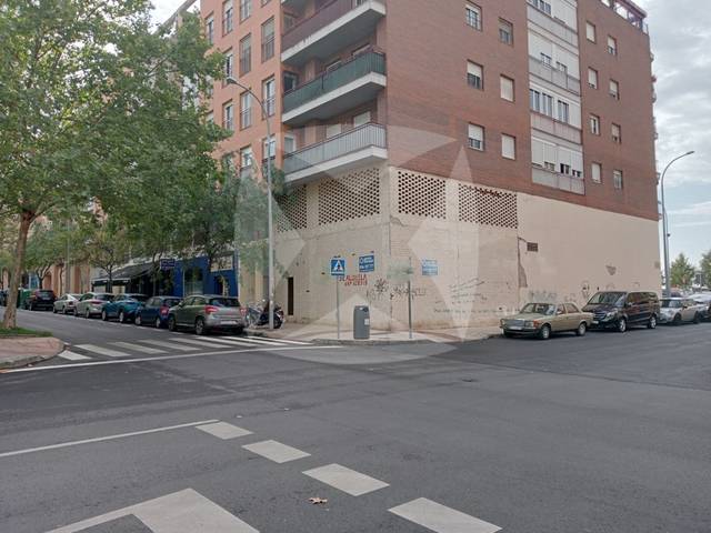 Local comercial en Alquiler en Paseo Condes de Barcelona en Maria Auxiliadora - Barriada de Llera