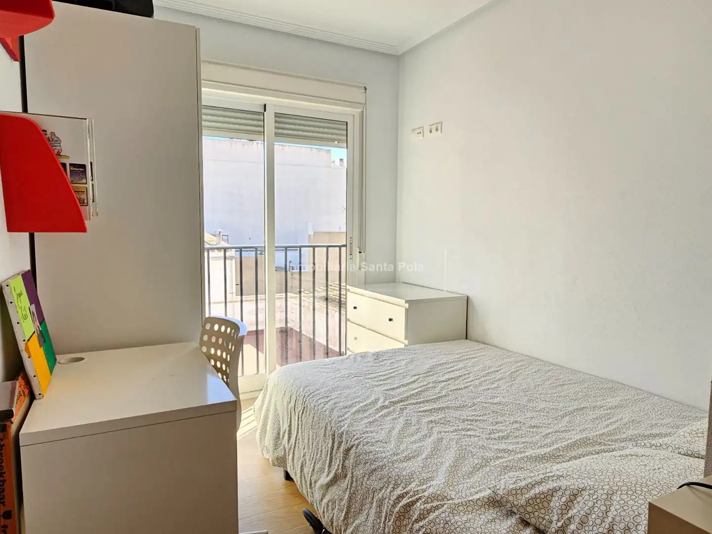 Schlafzimmer von Dachboden zum Verkauf in Santa Pola mit Klimaanlage, Heizung und Terrasse