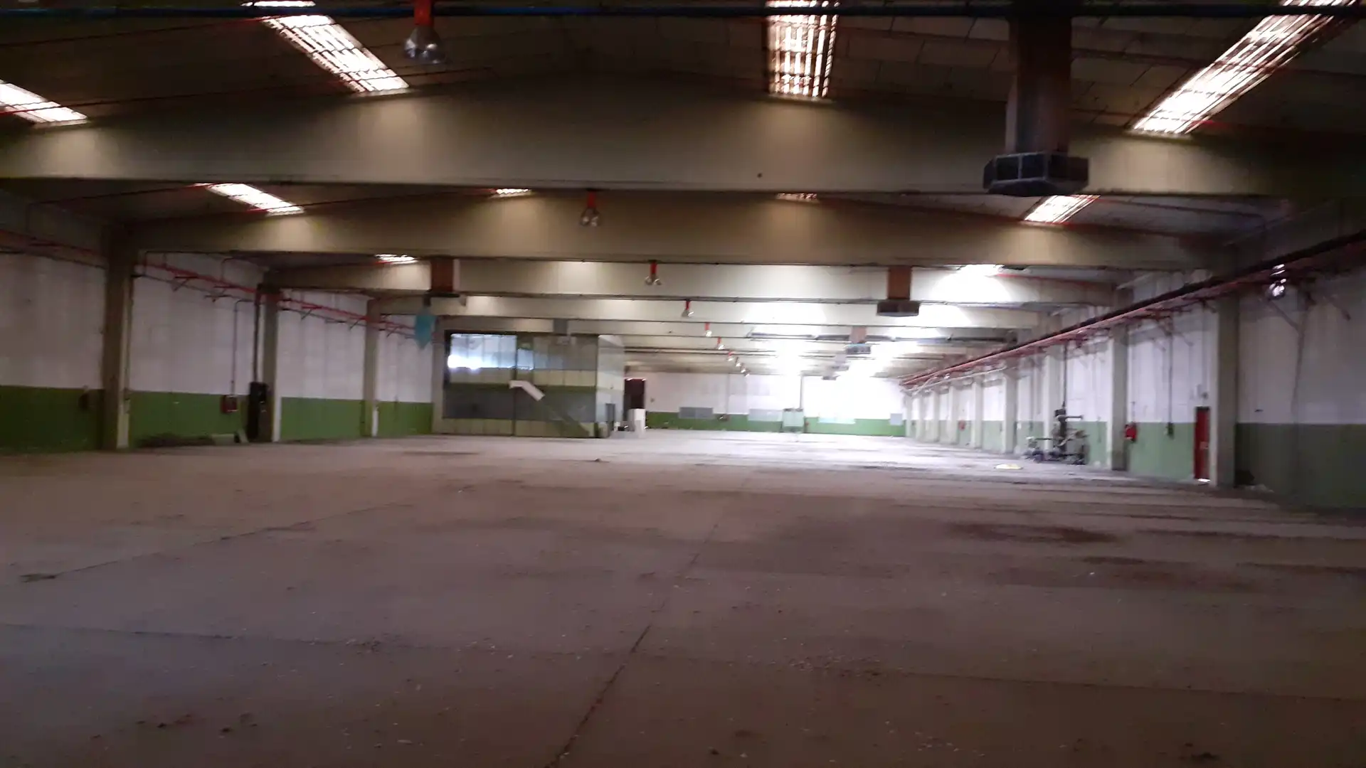 Industrial building with lift for sale in Santa Isabel - Movera