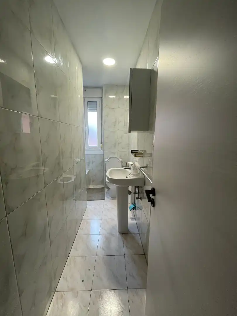 Bany de Apartament de lloguer en León Capital  amb Calefacció, Parquet i Moblat