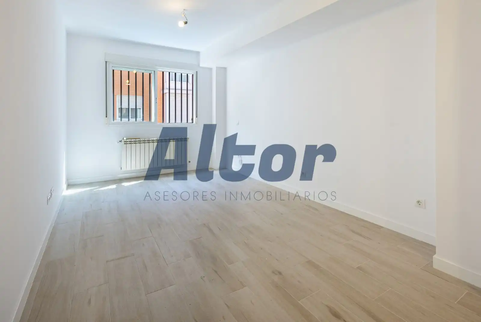 Bedroom of Flat for sale in Madrid  with Air Conditioner, Heating and Storage room