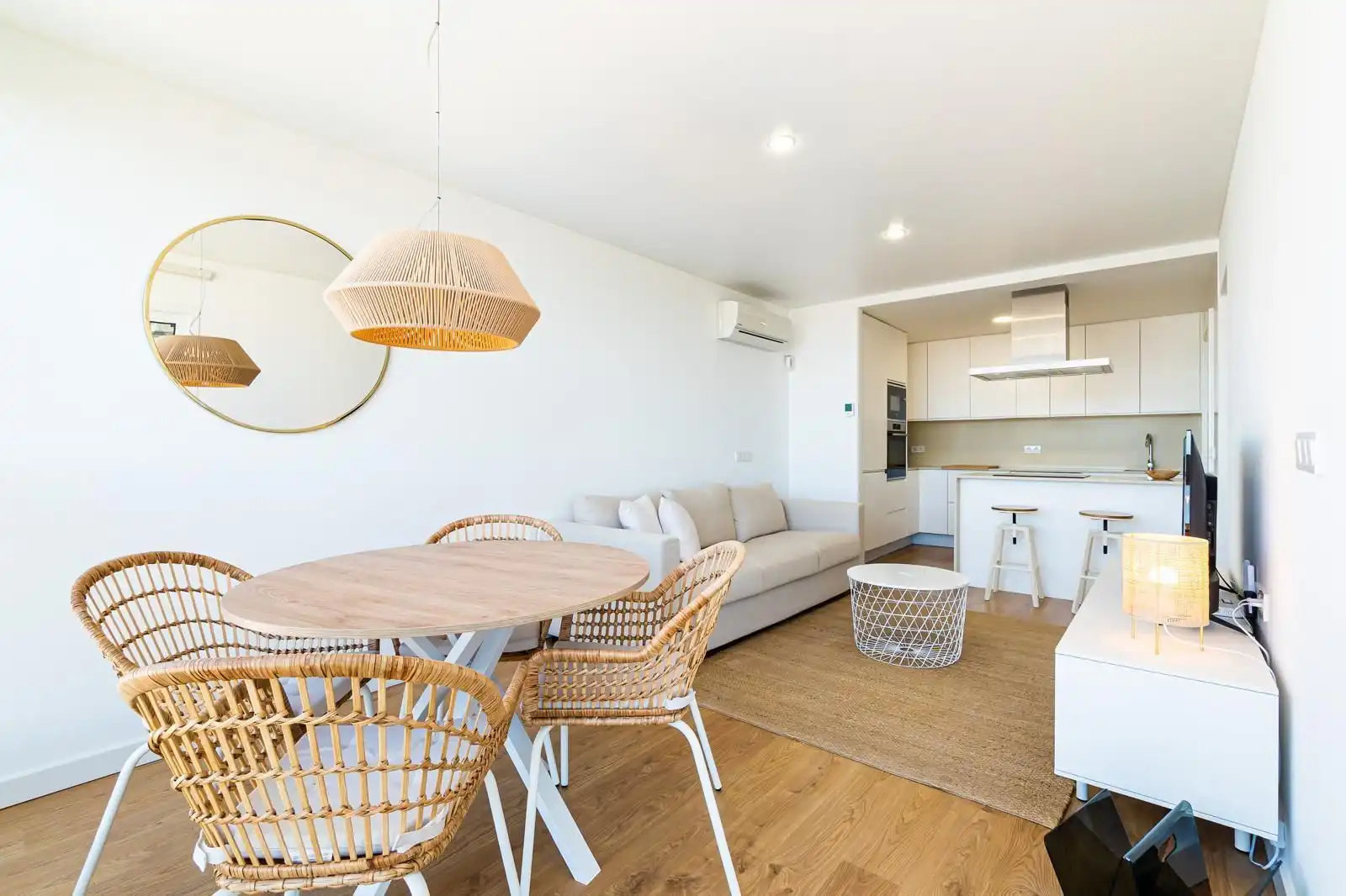Sala de estar de Apartamento de alquiler en Torrevieja con Aire acondicionado, Calefacción y Terraza