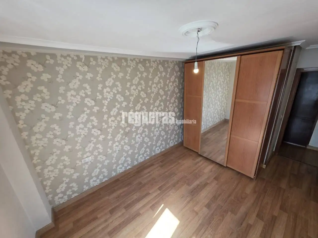 Habitación de Piso en venta en Avilés con Calefacción, Terraza y Trastero