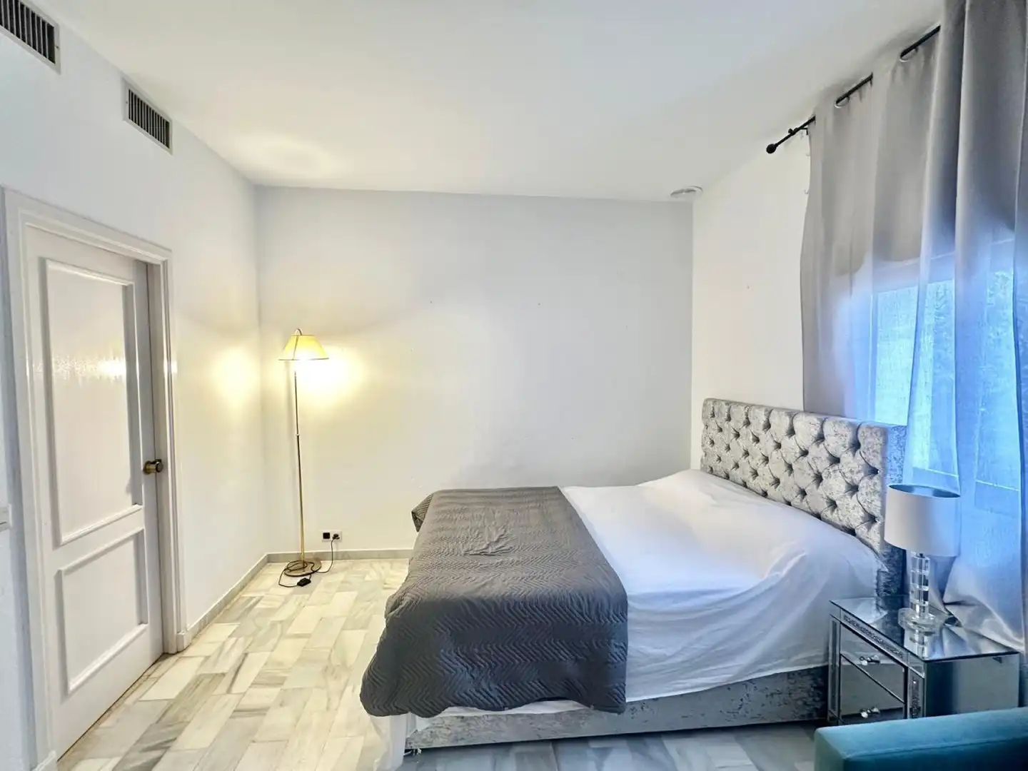 Dormitori de Estudi en venda en Marbella amb Aire condicionat, Moblat i Piscina comunitària