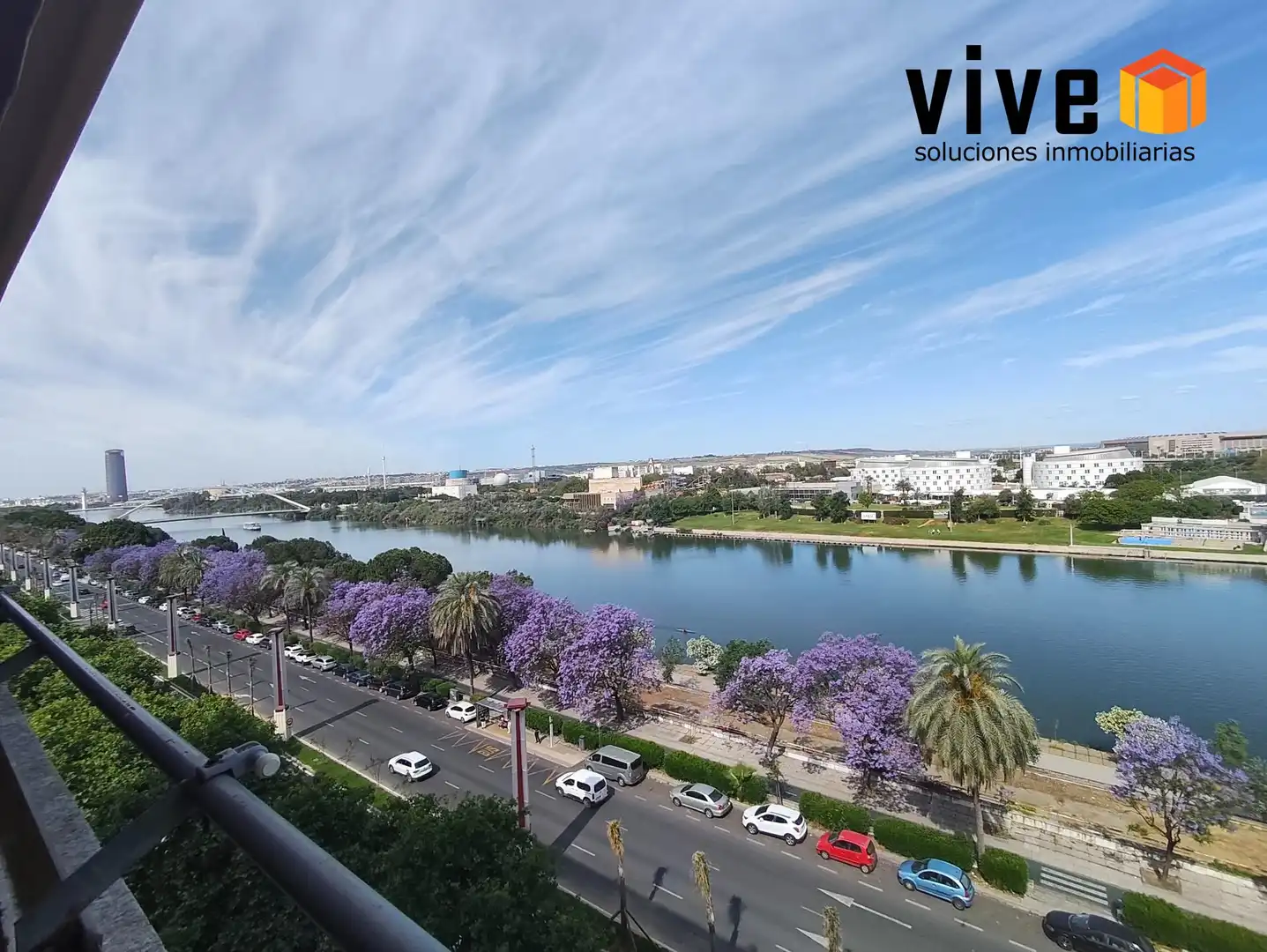 Vista exterior de Pis de lloguer en Sevilla amb Aire condicionat, Jardí privat i Terrassa