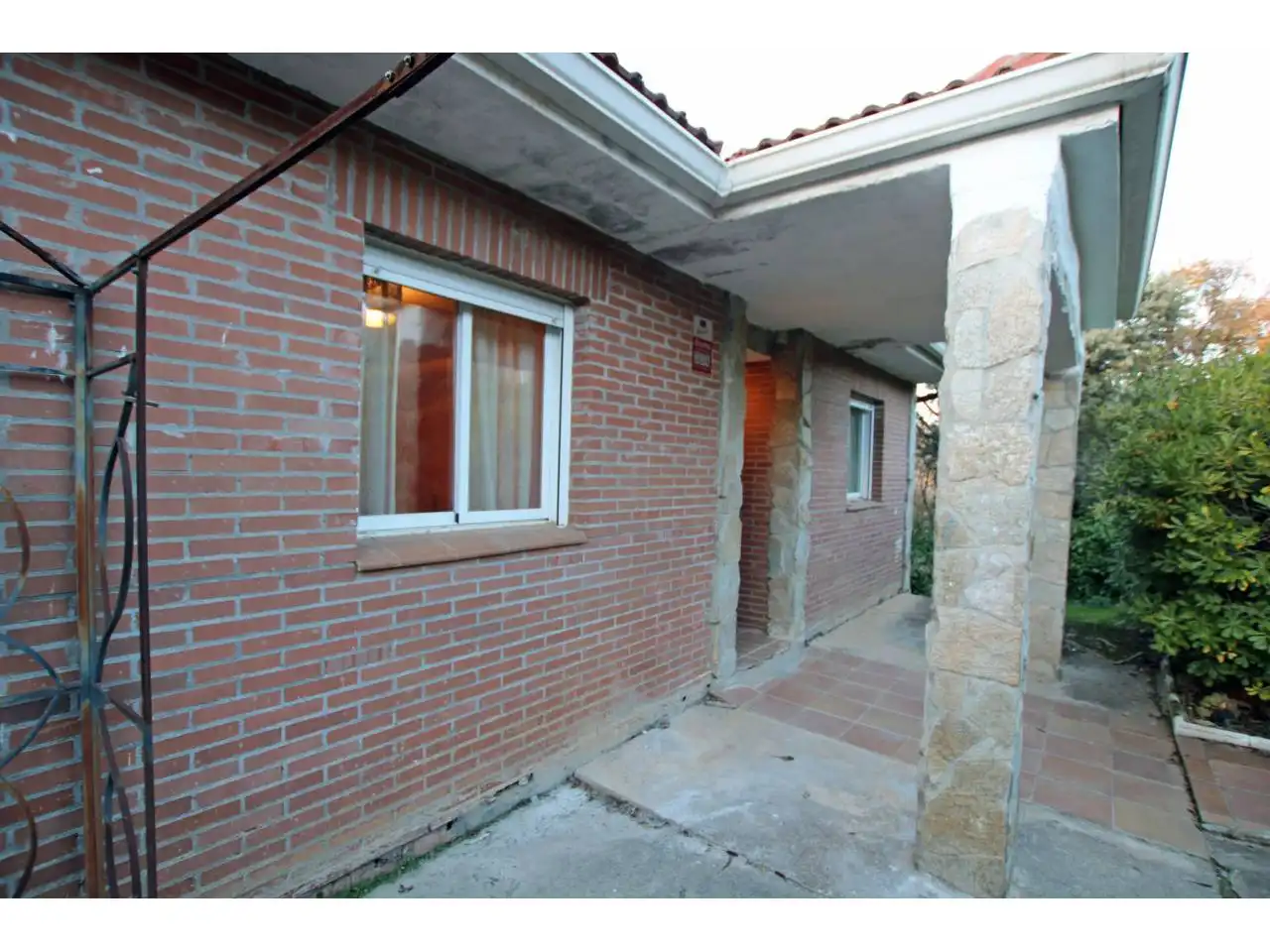 Vista exterior de Casa o xalet en venda en Valdeaveruelo amb Calefacció, Jardí privat i Terrassa