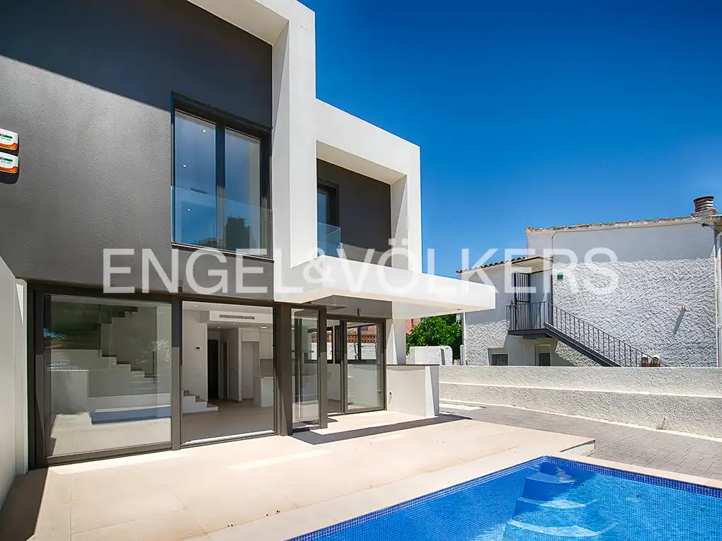 Casa pareada con terraza en venta en Carrer Requesens, imagen 2