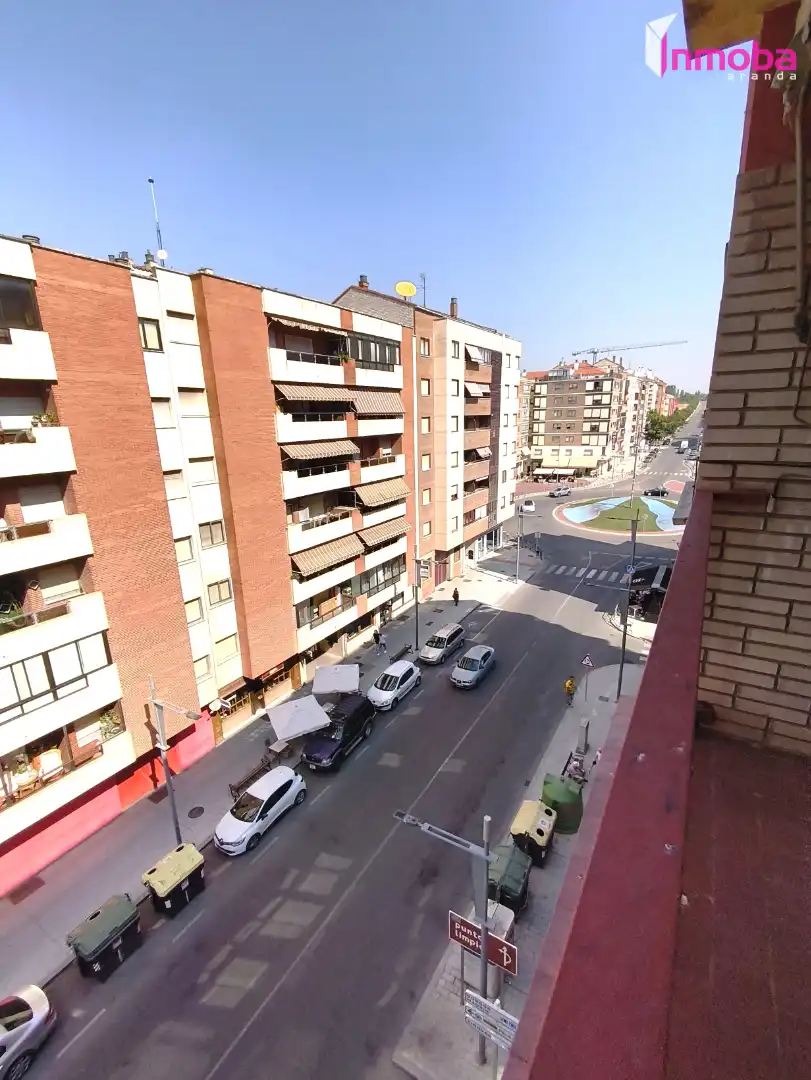 Vista exterior de Piso en venta en Aranda de Duero con Calefacción, Parquet y Terraza