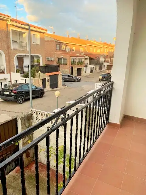 Vista exterior de Casa adosada en venda en Recas amb Terrassa i Traster