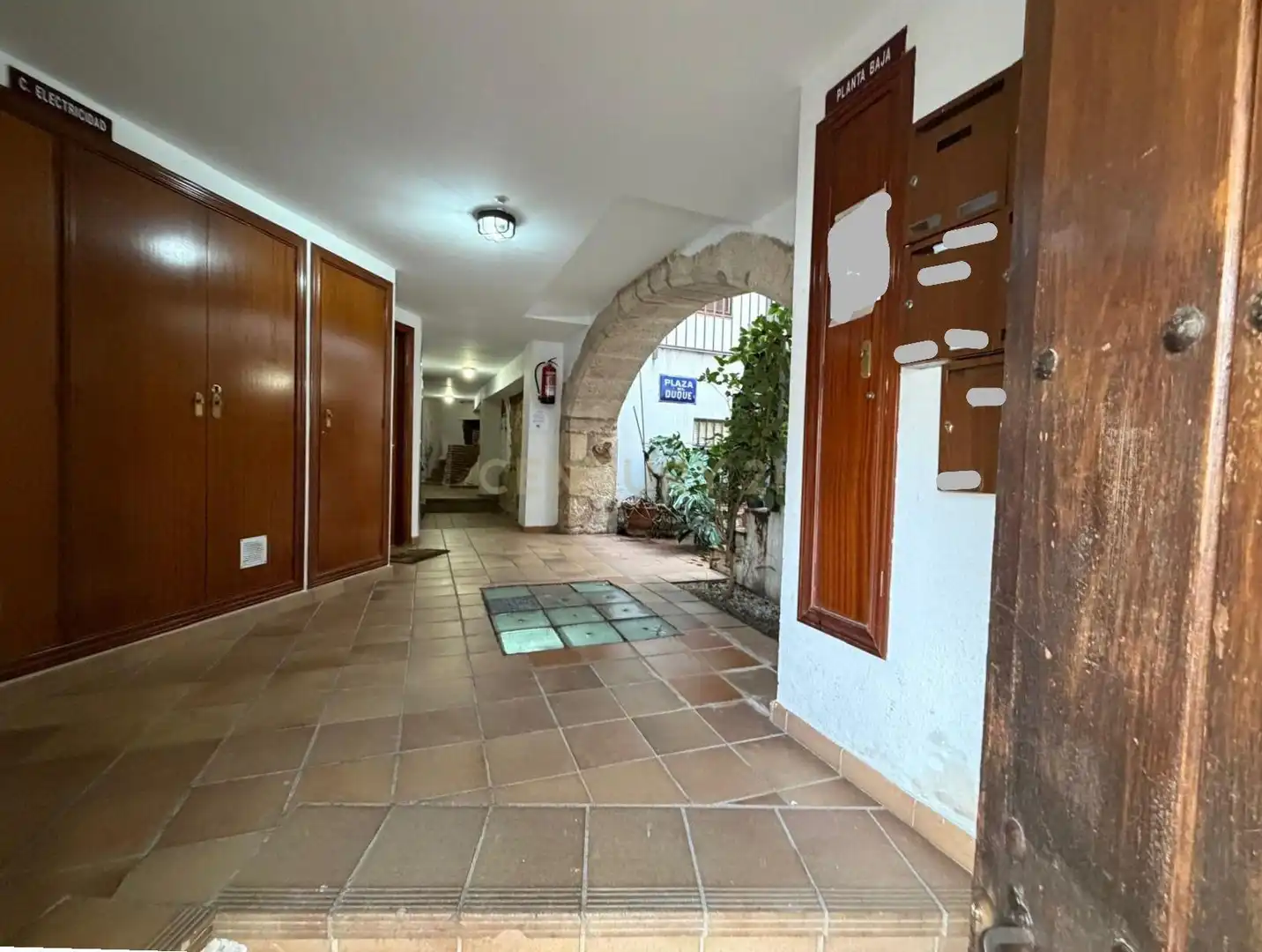 Wohnung zum Verkauf in Cáceres mit Privatgarten, Schwimmbad und Waschmaschine