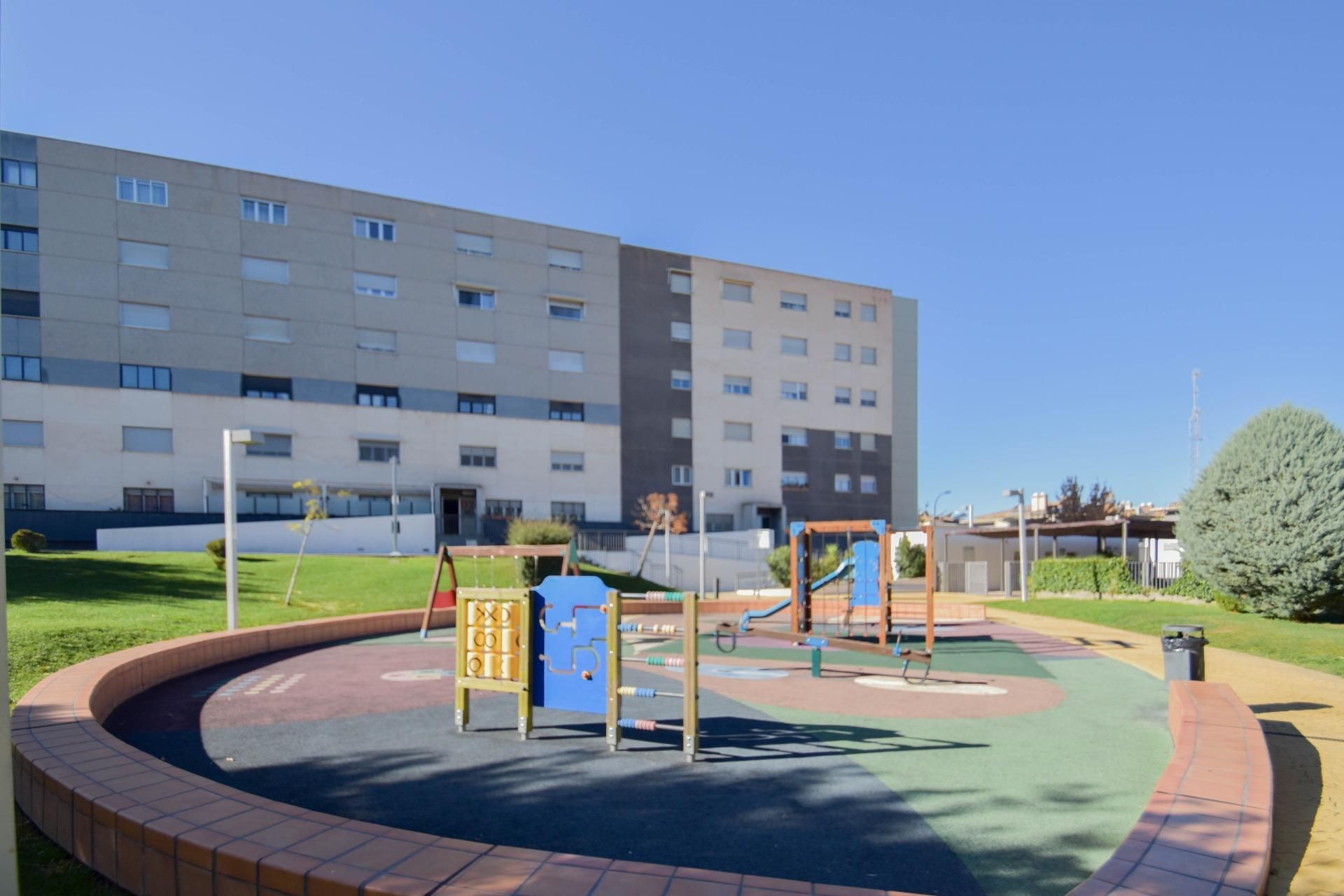 Vista exterior de Pis en venda en Alhendín amb Jardí privat, Traster i Piscina comunitària