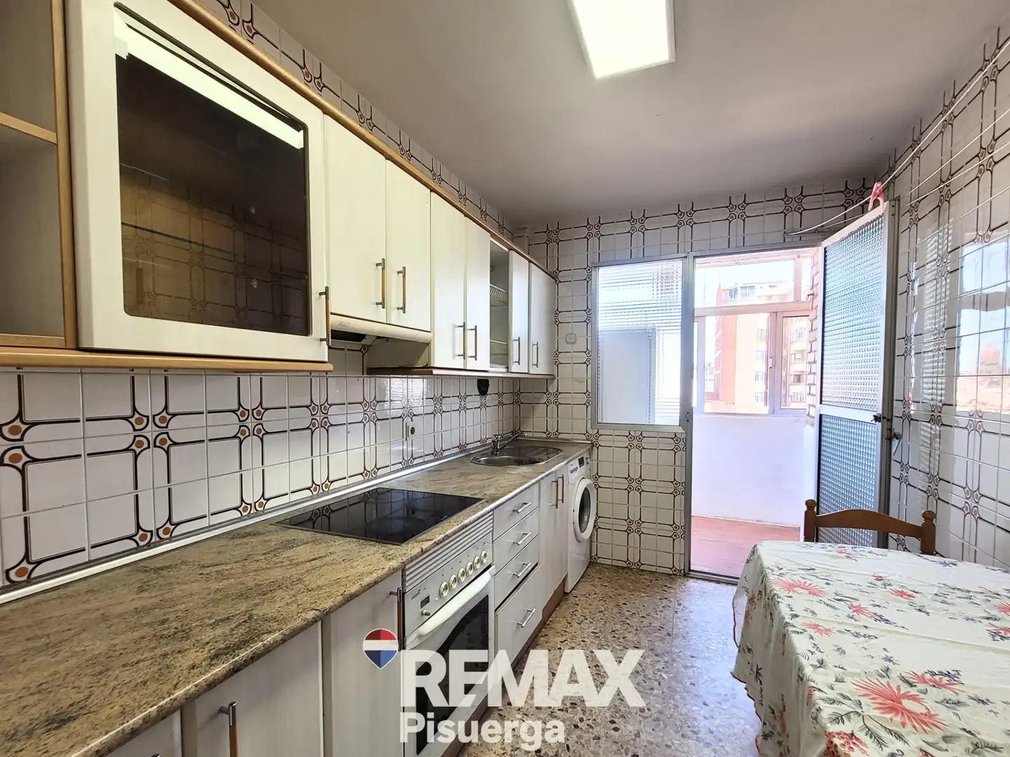 Cocina de Piso en venta en Valladolid con Terraza y Balcón