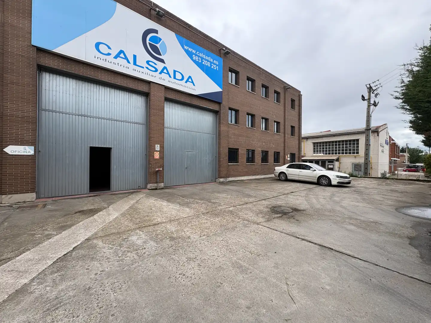 Vista exterior de Nau industrial de lloguer en Valladolid amb Alarma