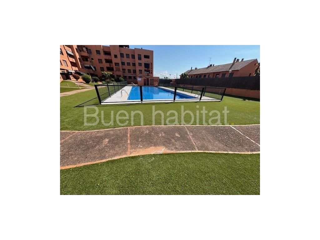 Piscina de Casa adosada en venda en El Vendrell amb Jardí privat, Piscina i Piscina comunitària
