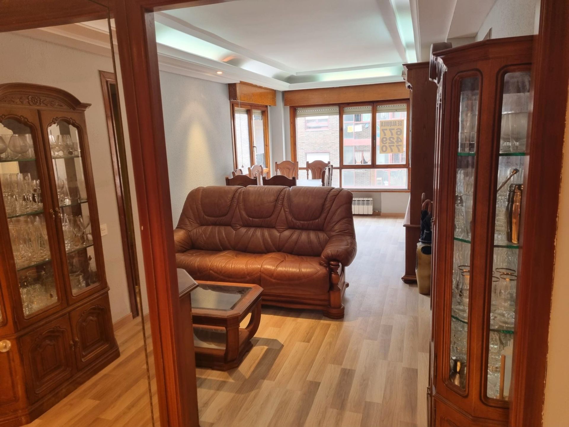Sala d'estar de Pis de lloguer en Oviedo  amb Calefacció, Parquet i Moblat