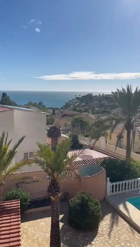 Vista exterior de Casa o xalet en venda en Calpe / Calp amb Aire condicionat, Jardí privat i Terrassa