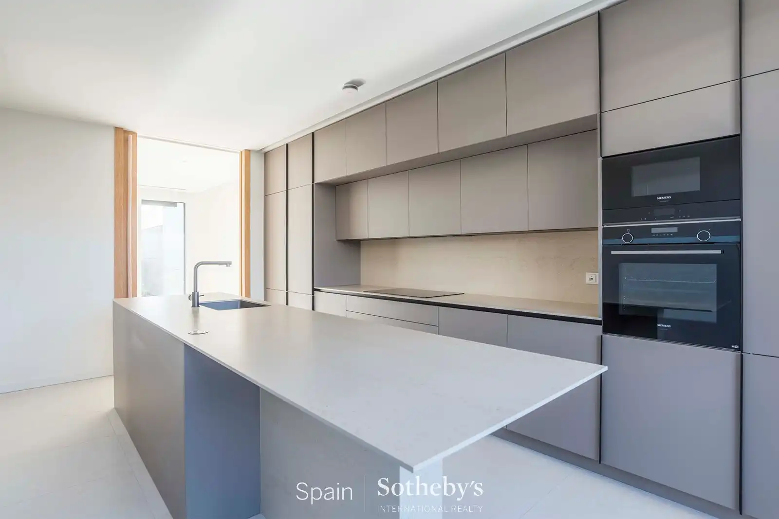 Cuina de Apartament de lloguer en Pozuelo de Alarcón amb Aire condicionat, Calefacció i Jardí privat
