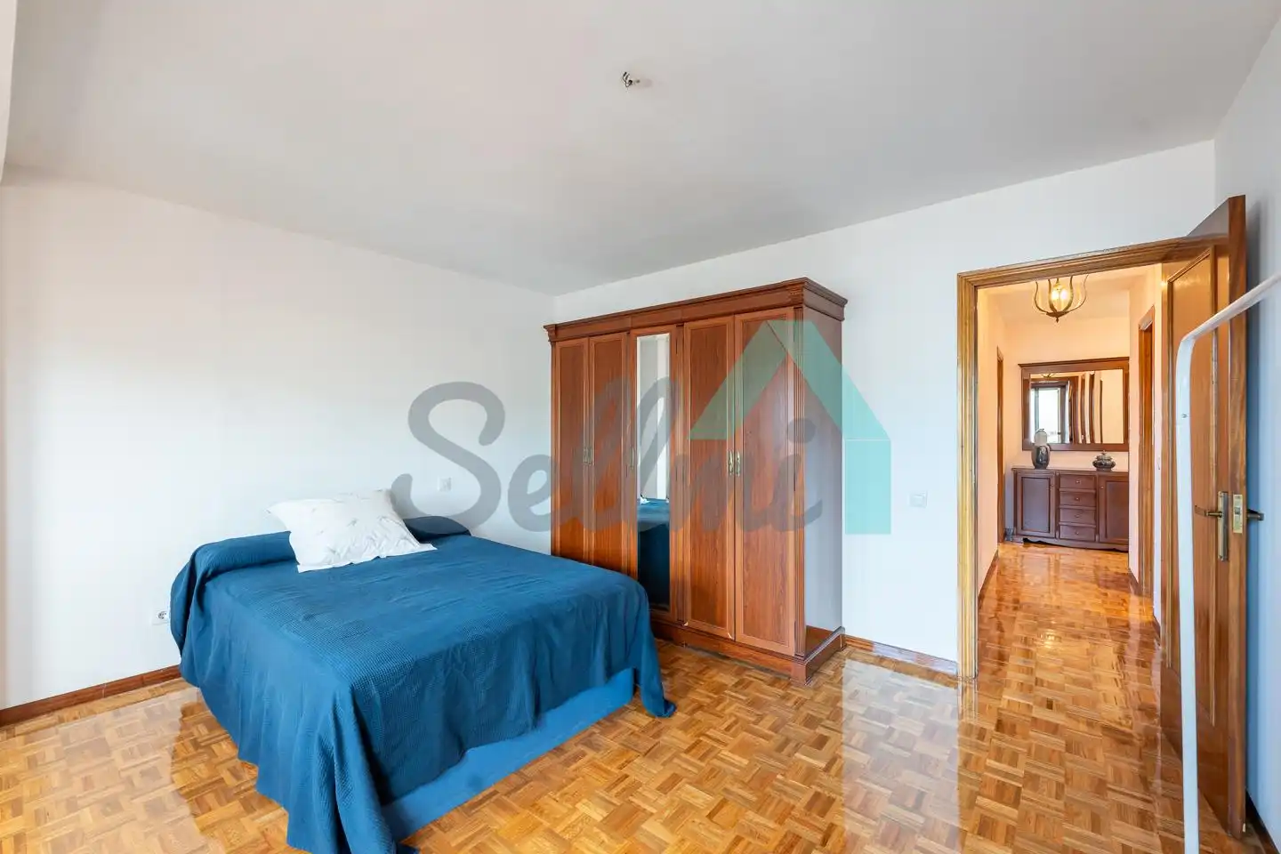 Habitación de Piso de alquiler en Oviedo  con Calefacción, Parquet y Amueblado