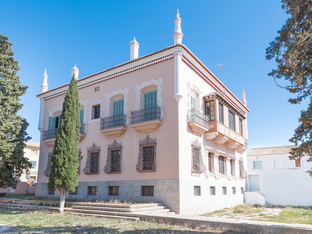 Vista exterior de Finca rústica en venda en Requena amb Aire condicionat, Calefacció i Jardí privat