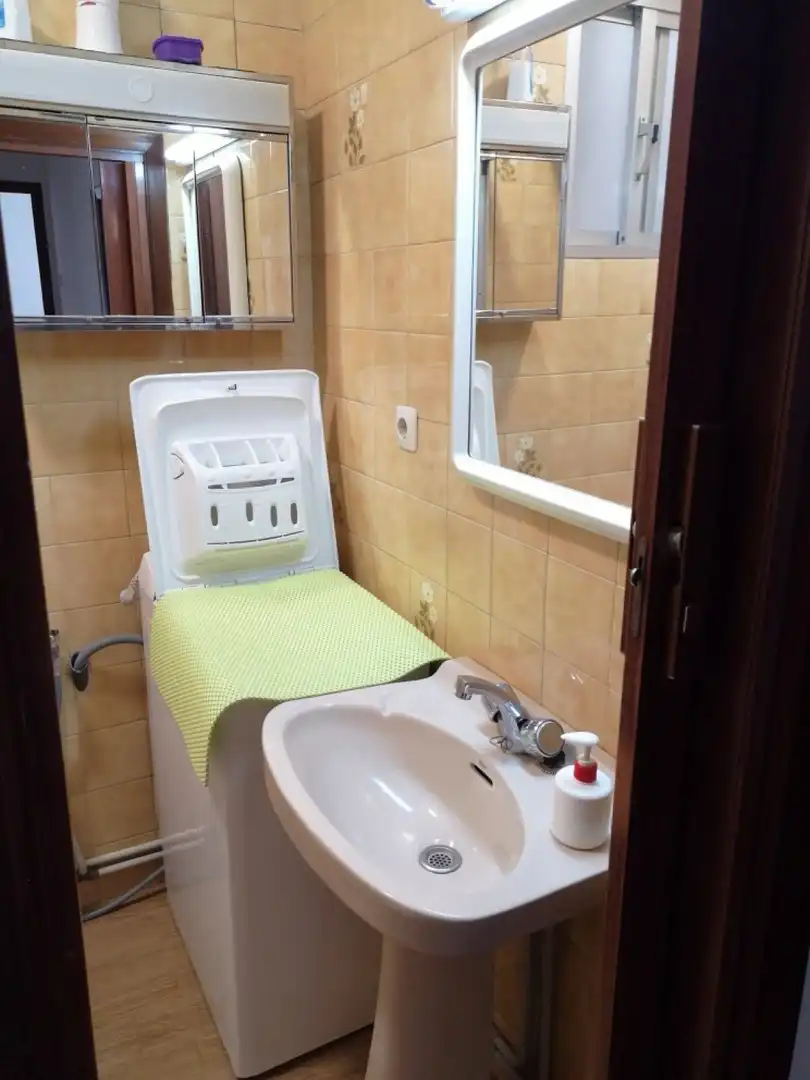 Bany de Pis de lloguer en Vigo  amb Calefacció i Moblat