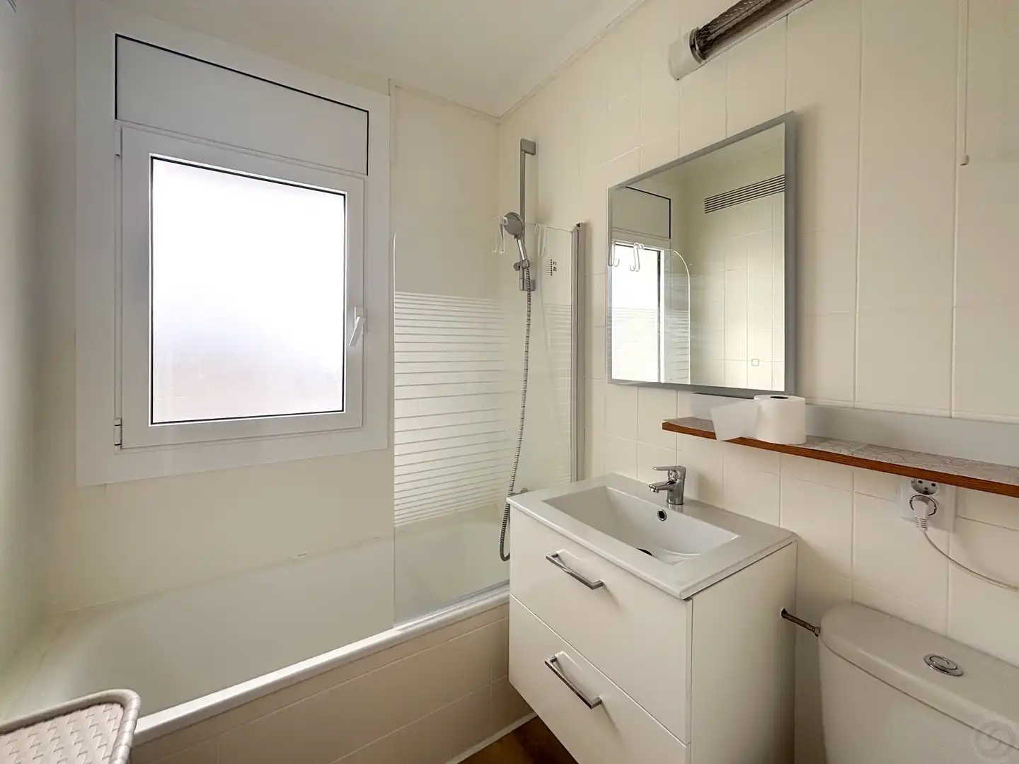 Badezimmer von Einfamilien-Reihenhaus zum Verkauf in Empuriabrava mit Klimaanlage, Terrasse und Möbliert