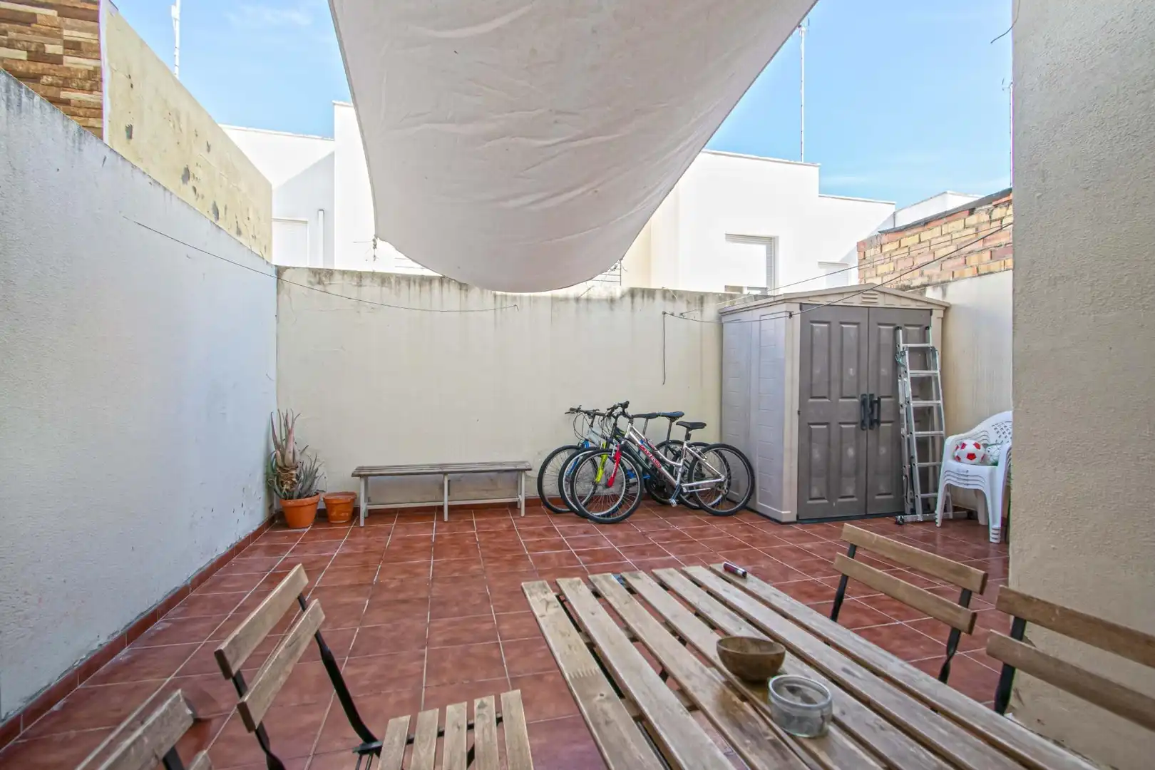 Terrasse von Einfamilien-Reihenhaus zum Verkauf in Bormujos mit Klimaanlage und Terrasse
