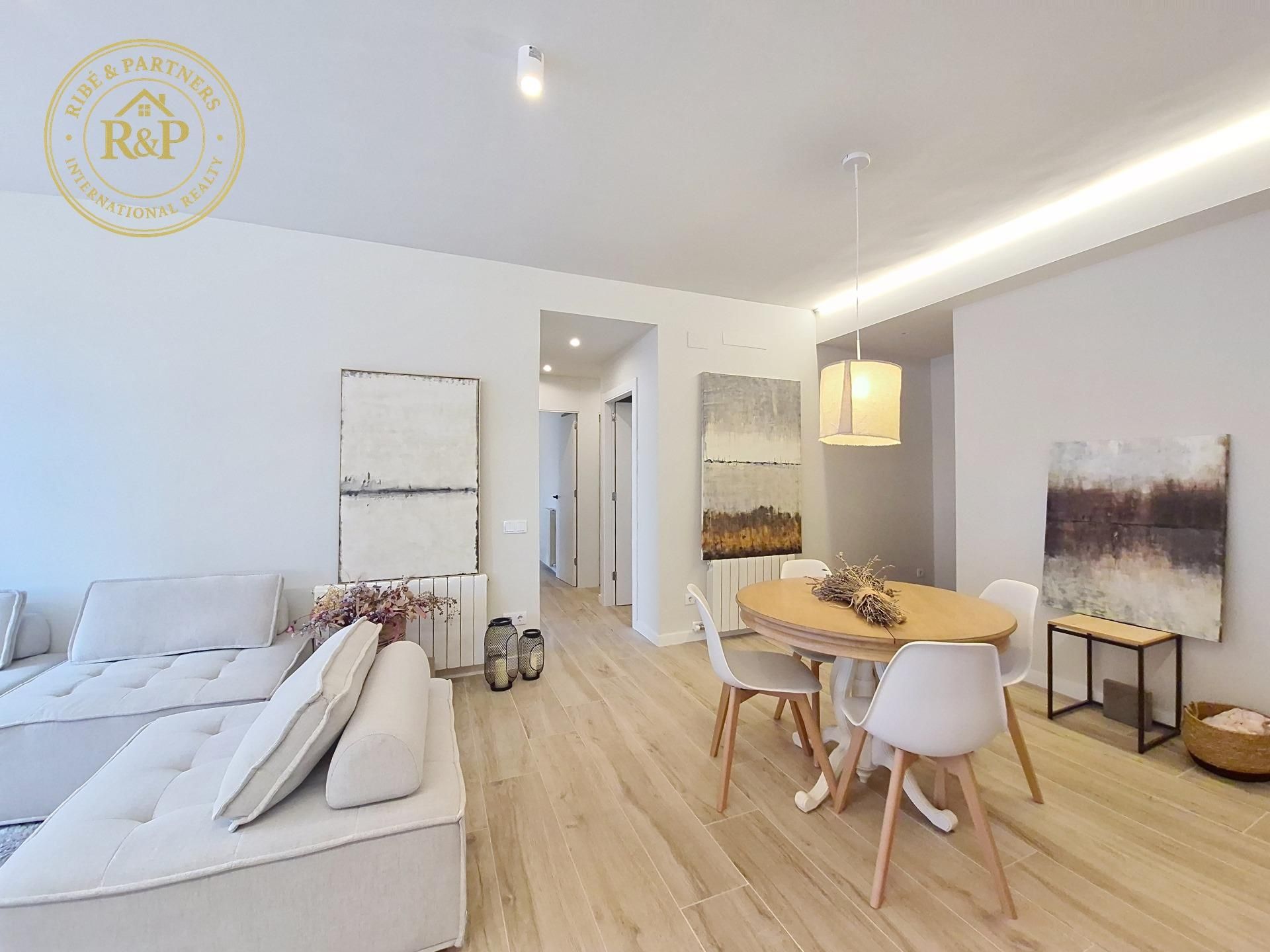 Wohnzimmer von Wohnungen zum Verkauf in  Barcelona Capital mit Möbliert, Balkon und Alarm